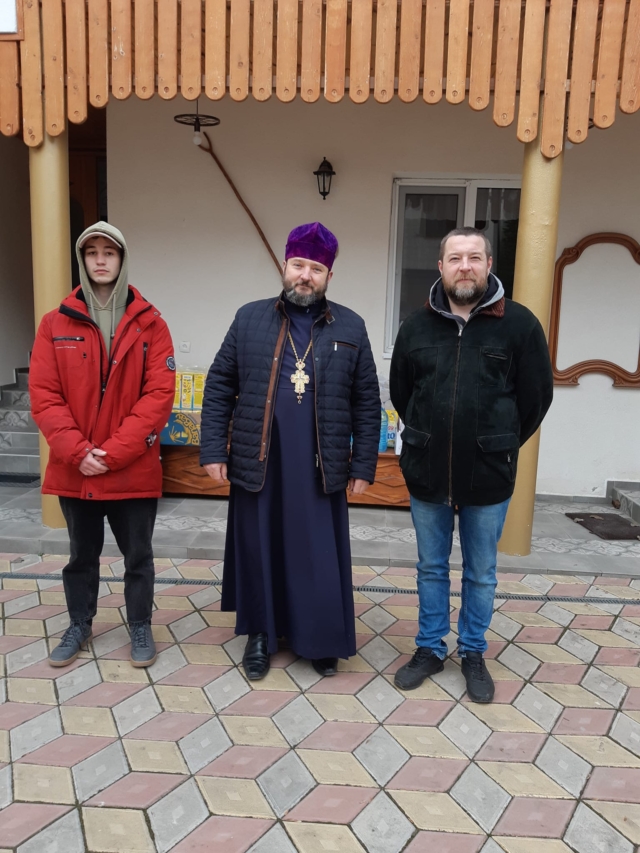 blagocinul Marian Boldescu între persoane refugiate