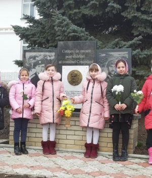 Depuneri de flori luni la Coșcodeni