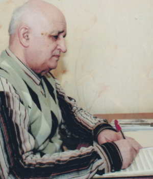 Poză Andrei Luțcan scrie poezii