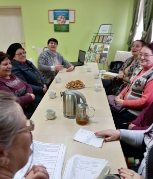 În cadrul primei ședințe Serviciului. În capul mesei - Aurelia Dobjanschi, directorul-adjunct al bibliotecii