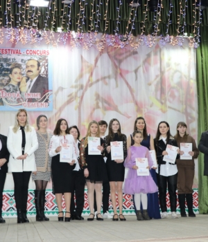 participanții la festivalul „ DOUĂ INIMI GEMENE