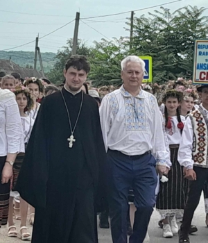 în timpul defilării colectivelor