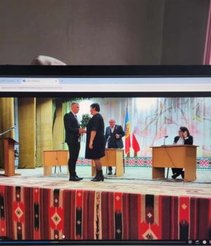 Cristian Cainarian, Veronica Serbușca și Mihaela Luca în timpul ședinței