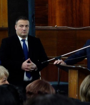 prima-sedinta-a-cr-singerei-incheuata-cu-scandal_1-1-696x392