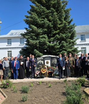 43VEȘNICĂ AMINTIRE EROILOR