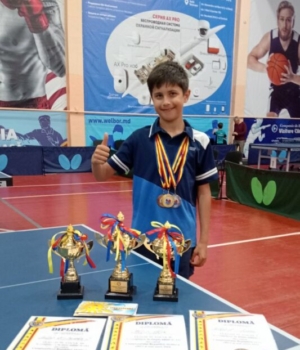 Alexandru Mițic, camplionul național la tenisul de masă