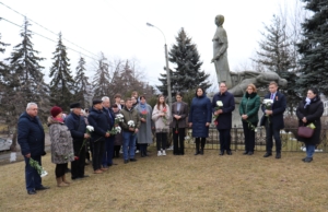 Holocaustul este tragedia întregii umanități Să facem tot ce ne stă în puteri ca niciodată să nu se mai întâmple asemenea tragedii.”