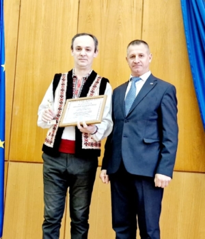 Adrian Livițchi, unul din laureații Galei și Ion Tulbure, vice președintele raionului