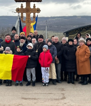 Fotografie colectivă la răstignirea de la Verejeni