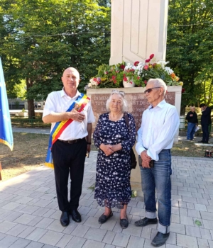La monumentul dreportaților