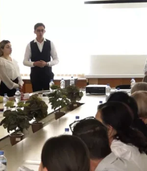 angajatii-apl-instruiti-in-lupta-cu-dezinformarea-696x392