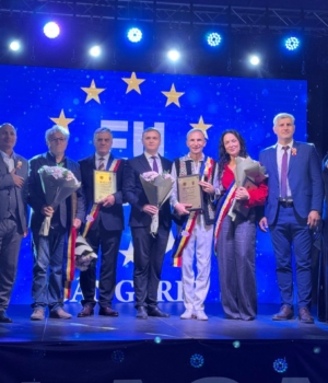 Cetățenii de Onoare ai raionului împreună cu autoritățile locale
